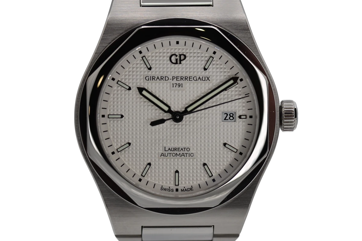 Girard Perregaux Laureato 41mm Stainless Steel 81000 11 131 11A