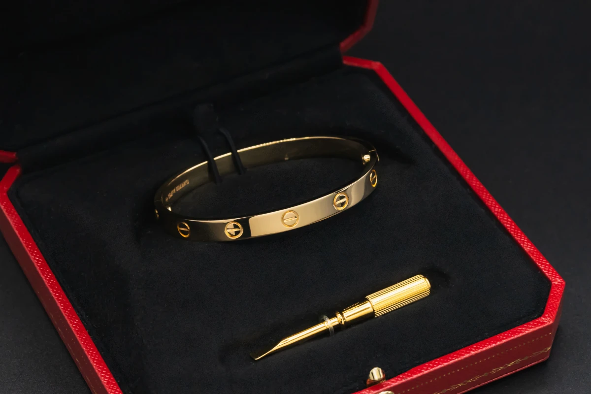 Cartier LOVE Bracelet Classic Model 18ct Yellow Gold 750/1000 Size 17