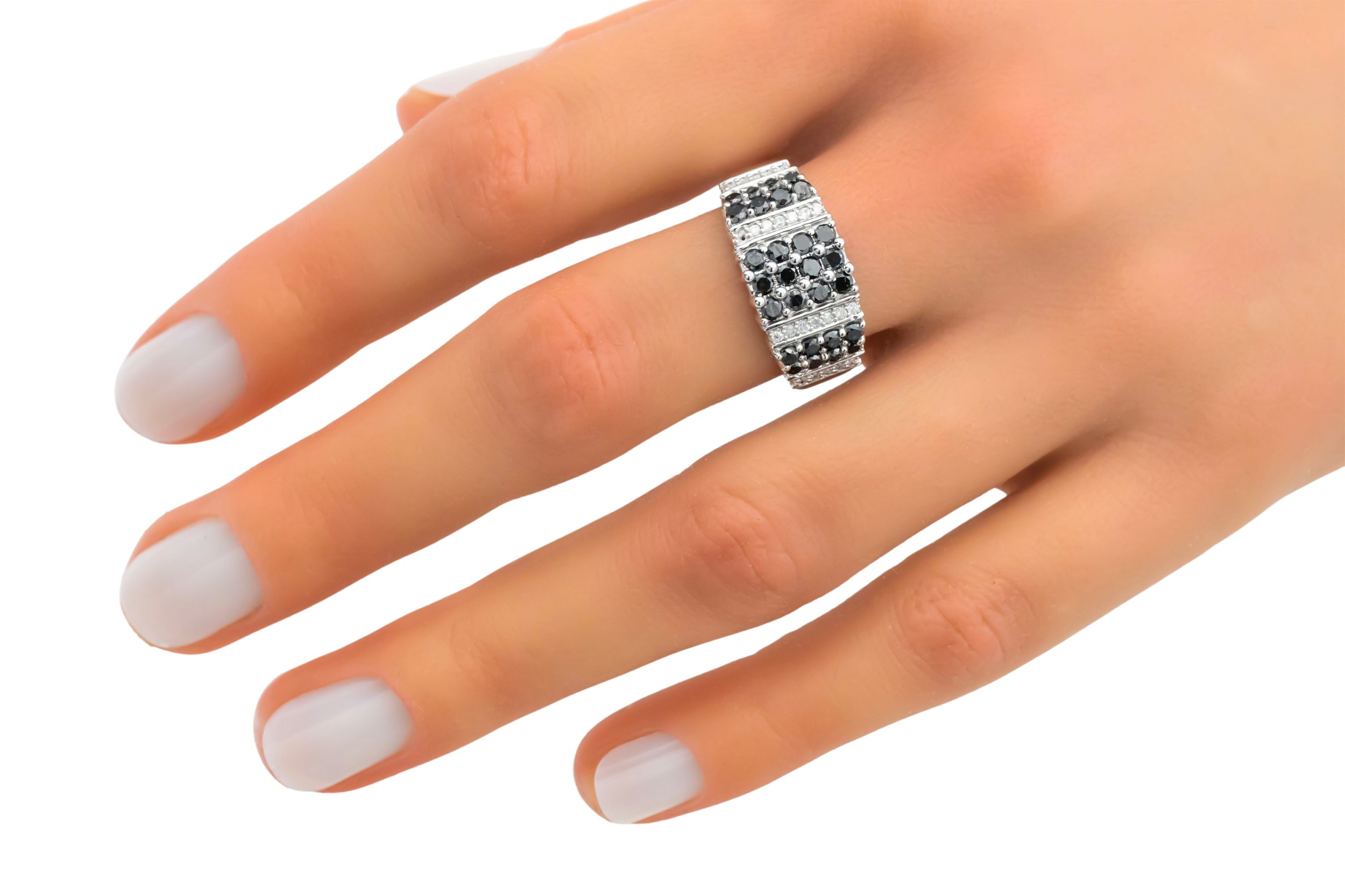 9ct White Gold Black & White Diamond Ring 0.97ct
