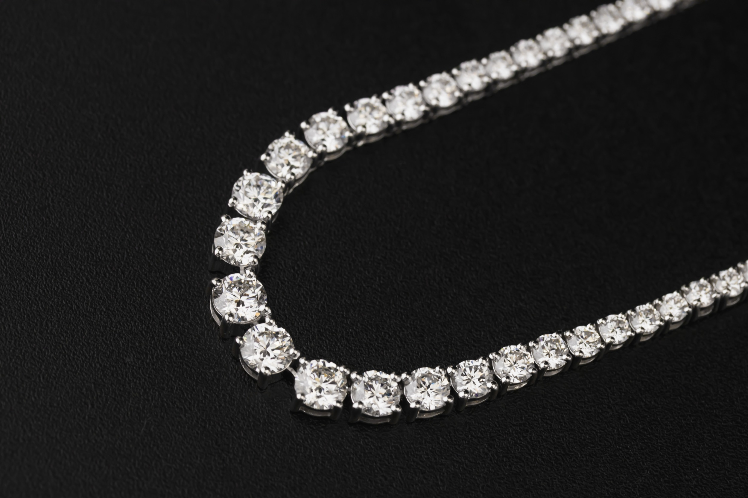 18ct White Gold Graduated Diamond Tennis Necklace 14.25ct