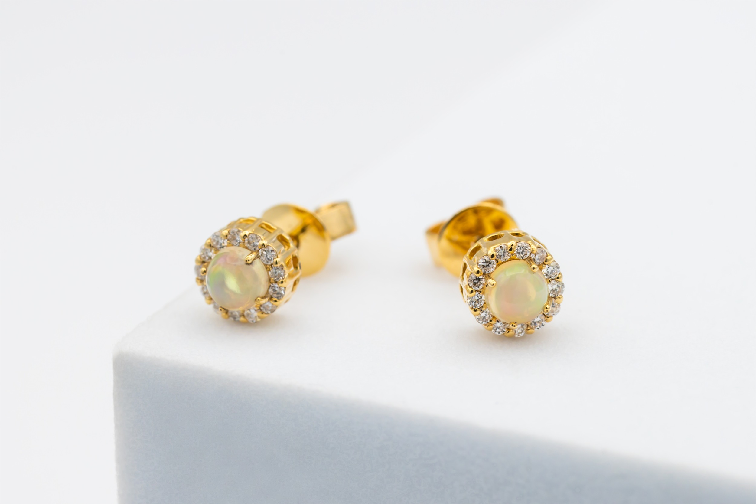 18ct Yellow Gold Diamond & Opal Stud Earrings 0.12ct