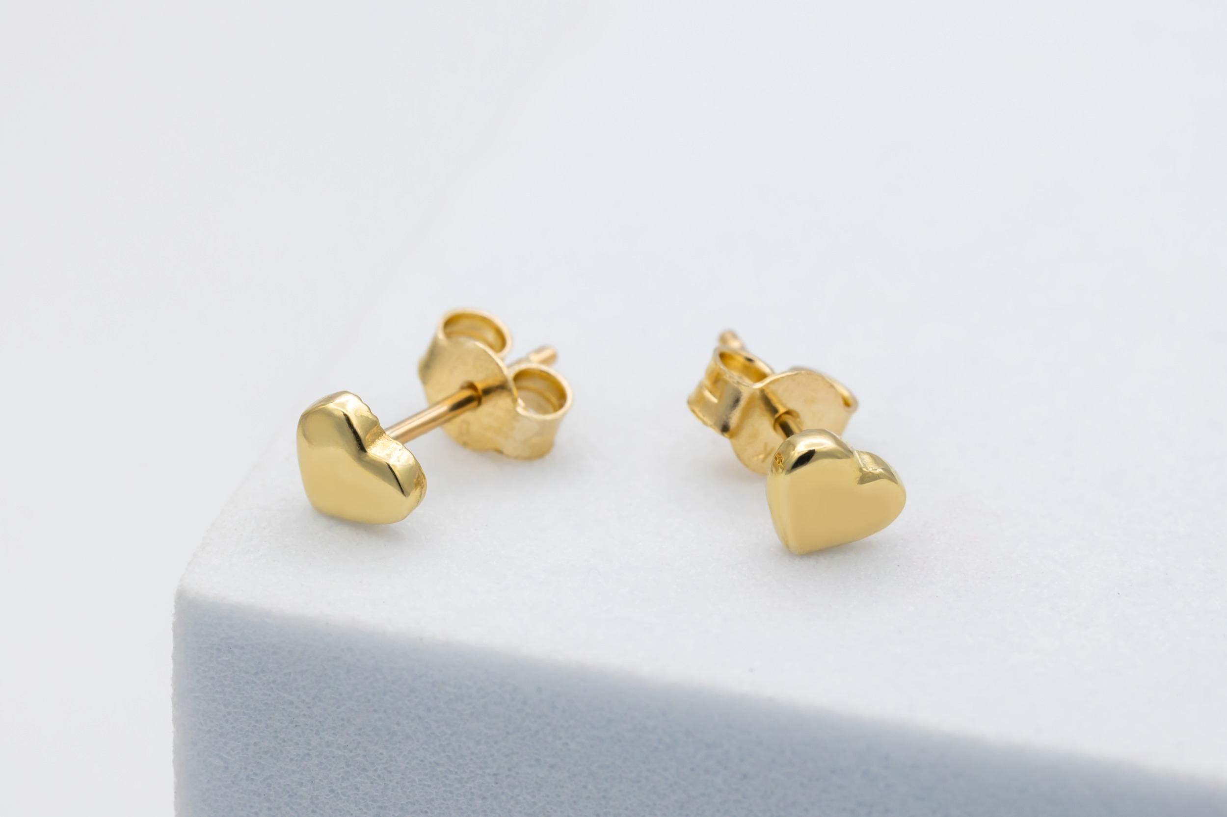 9ct Yellow Gold Mini Heart Stud Earrings 1g