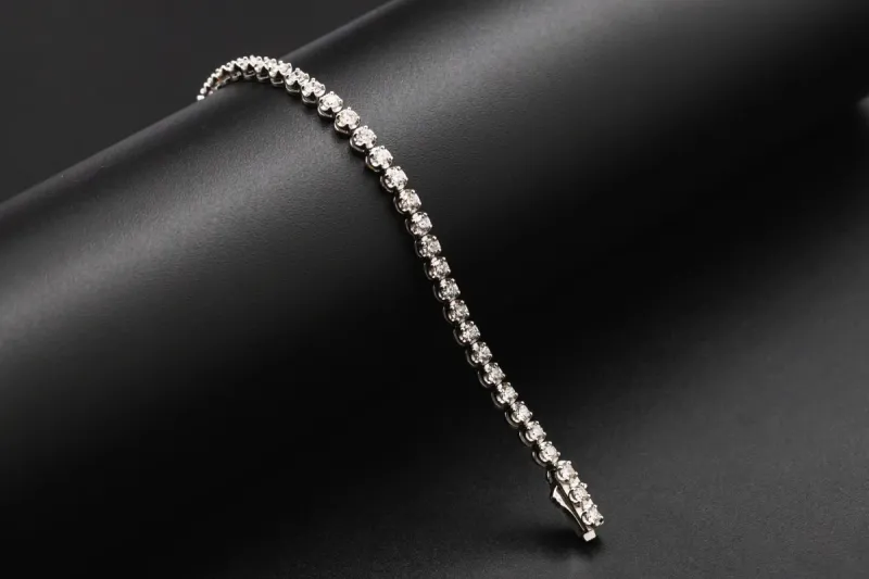 14ct White Gold Elegant Diamond Tennis Bracelet 2.95cts 8.6g