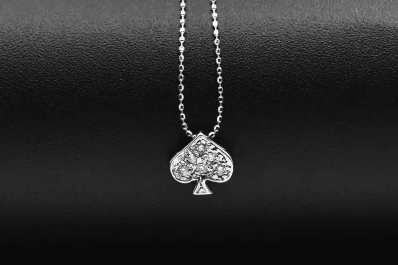14ct White Gold Diamond Spade Pendant Necklace 2.6g