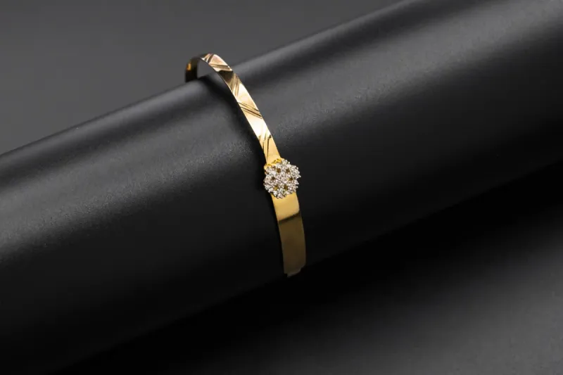 9ct Yellow Gold CZ Snowflake Baby Bangle 3.3g