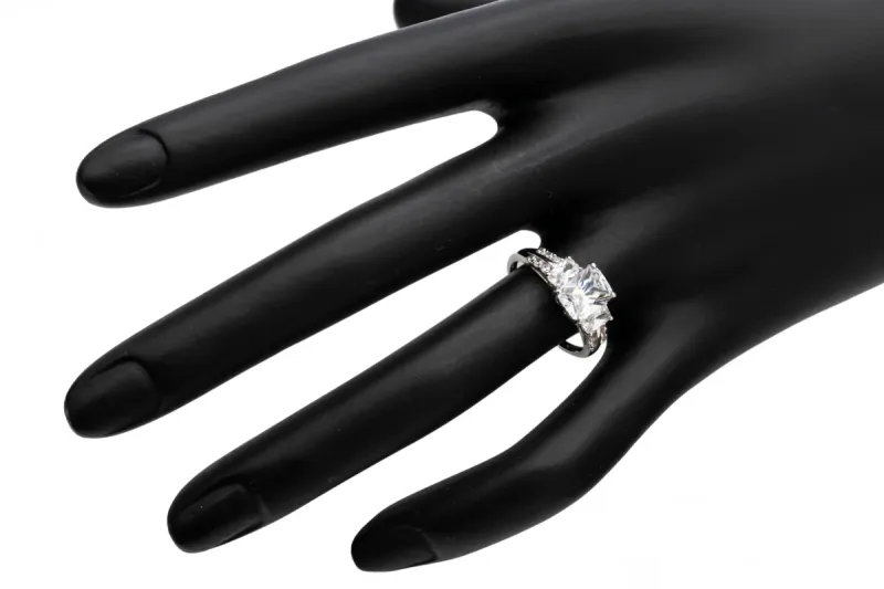 9ct White Gold Cubic Zirconia Ring 2.5g
