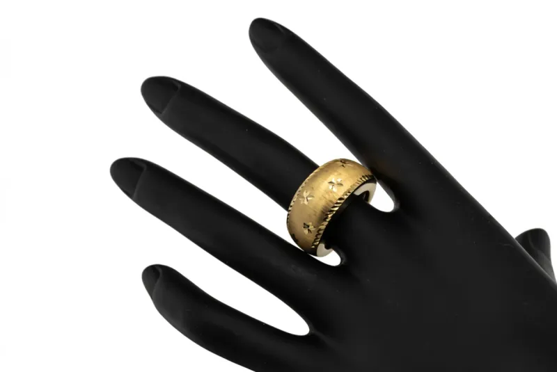 9ct Yellow Gold Wide Floral Engraved Band