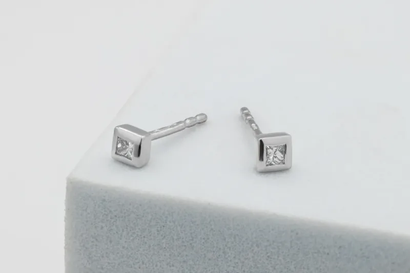 18ct White Gold Square Diamond Stud Earrings 0.10ct