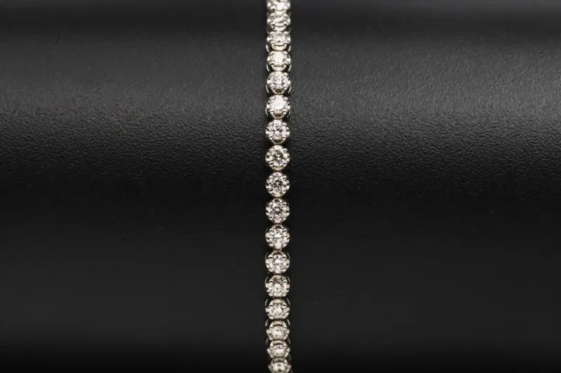 18ct White Gold Round Brilliant Diamond Tennis Bracelet 1.93ct
