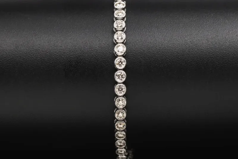 18ct White Gold Millgrain Diamond Tennis Bracelet 3.24ct