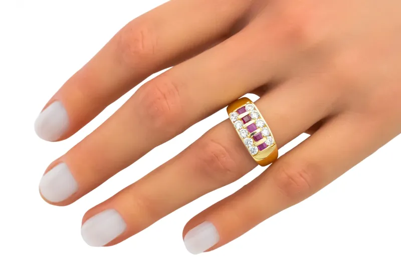 18ct Yellow Gold Ruby & Cubic Zirconia Ring 4.6g