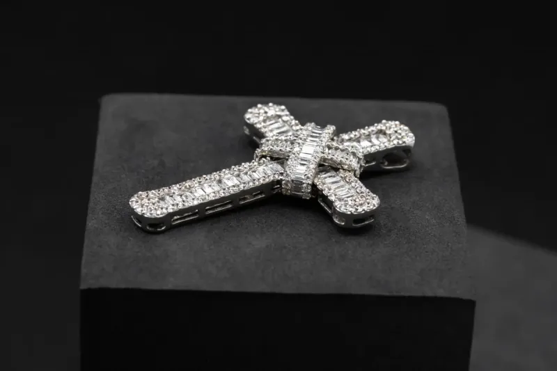 18ct White Gold Diamond Cross Pendant 2.77cts