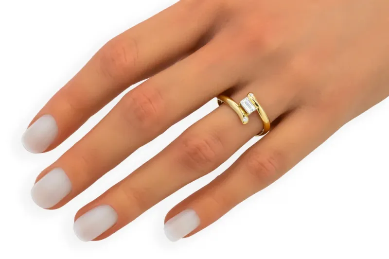 14ct Yellow Gold Diamond Emerald & Round Cut Ring 0.48ct