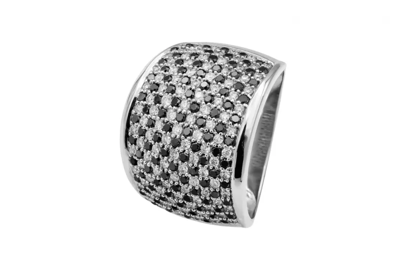 9ct White Gold White & Black Diamond Ring 1.62ct 8g