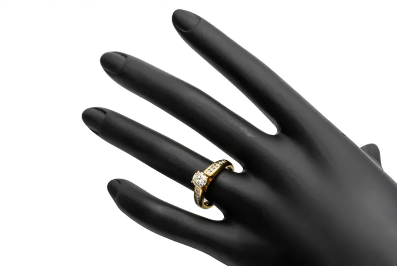 18ct Yellow Gold Round Brilliant Diamond Ring with Shoulder Stones 0.66ct