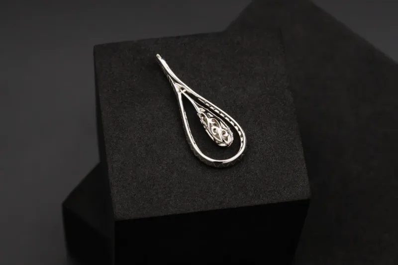18ct White Gold Floating Diamond Pendant 0.75ct