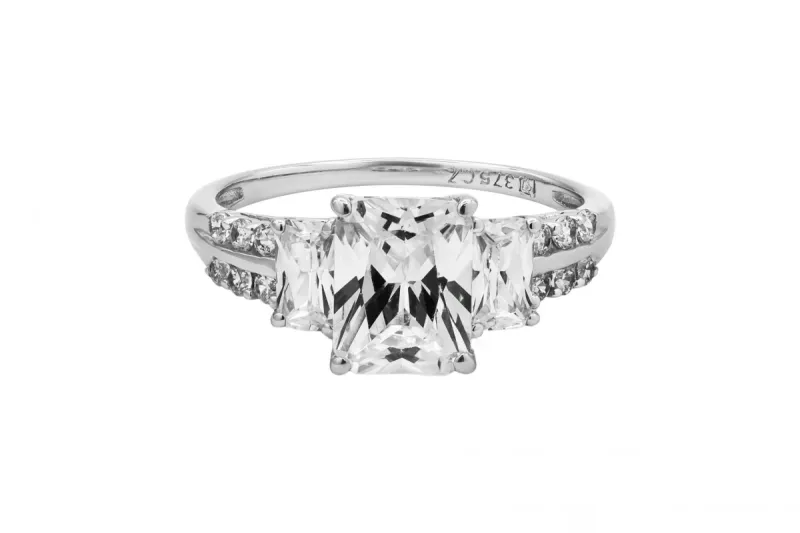9ct White Gold Cubic Zirconia Ring 2.5g