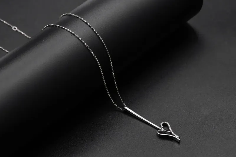 18ct White Gold Diamond Heart Pendant Necklace 0.14ct