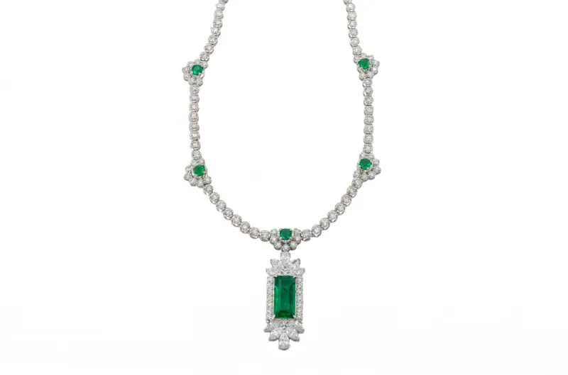 18ct White Gold Diamond and Emerald Necklace 3.61cts