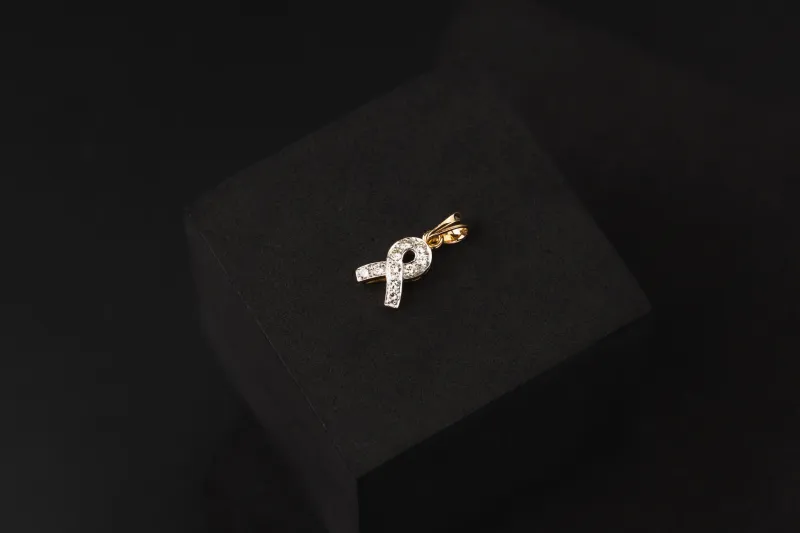 18ct Yellow Gold Diamond Ribbon Pendant 0.27ct