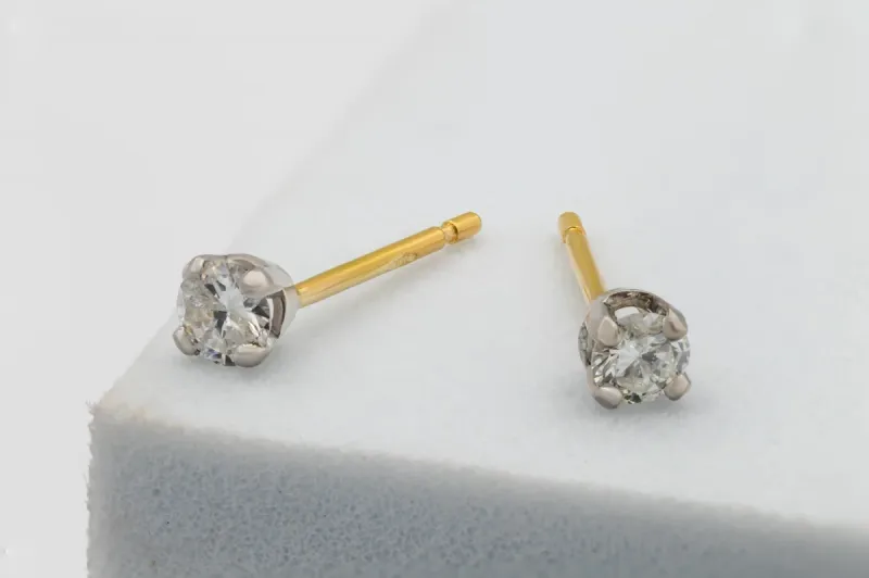 18ct White Gold Diamond Stud Earrings  0.20ct