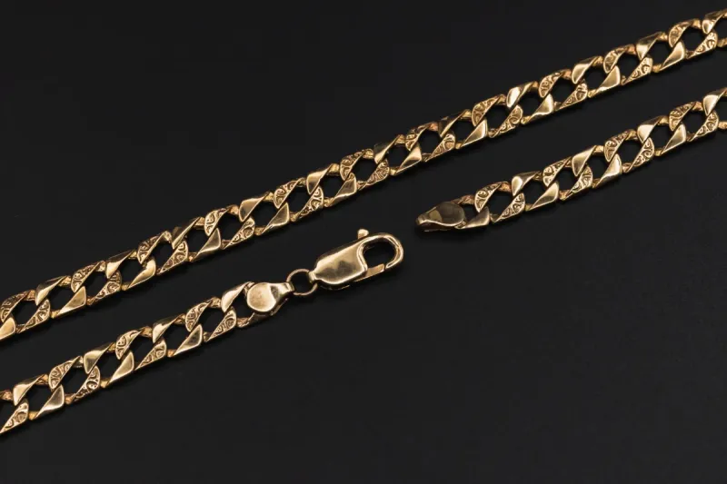 9ct Yellow Gold Diamond-Cut Curb Chain Necklace 16.2g