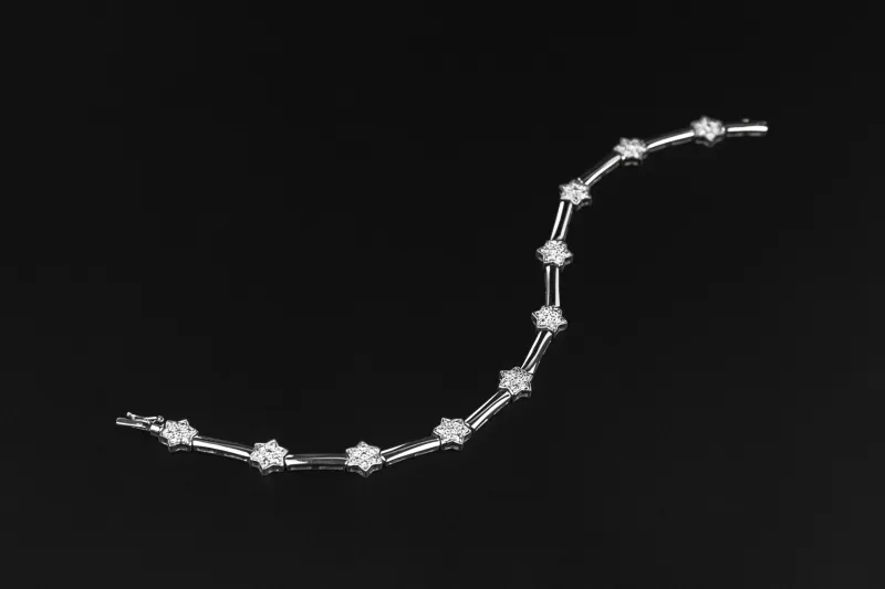 18ct White Gold Diamond Star Bracelet 0.70ct 11.1g