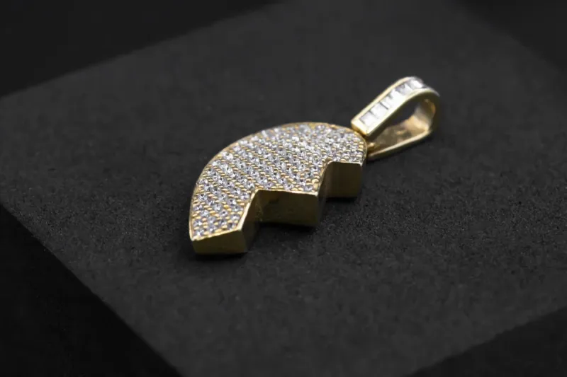9ct Yellow Gold Half A Heart Diamond Pendant 1.10ct