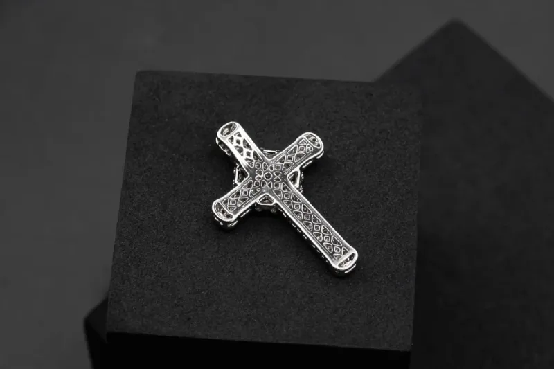 18ct White Gold Baguette & Round Diamond Cross Pendant 1.49ct
