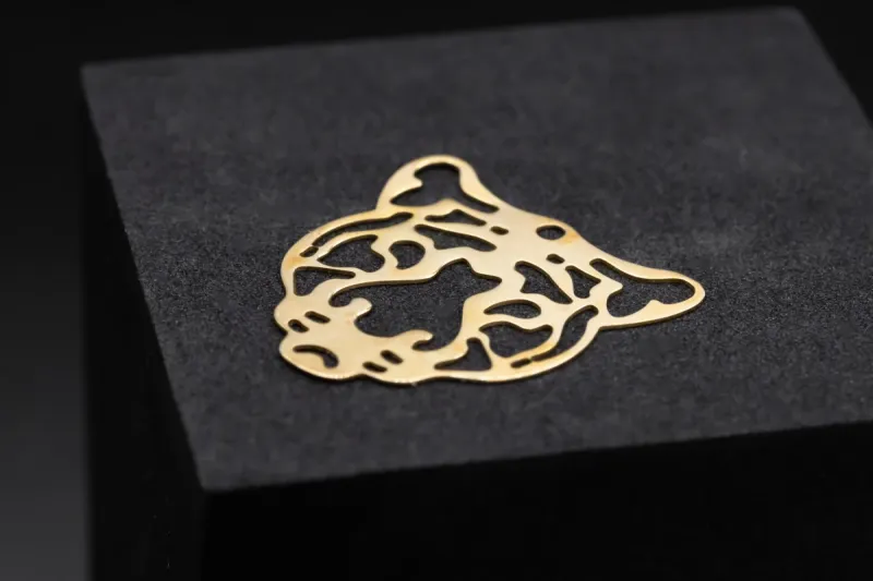 9ct Yellow Gold Lions Head Pendant 1g