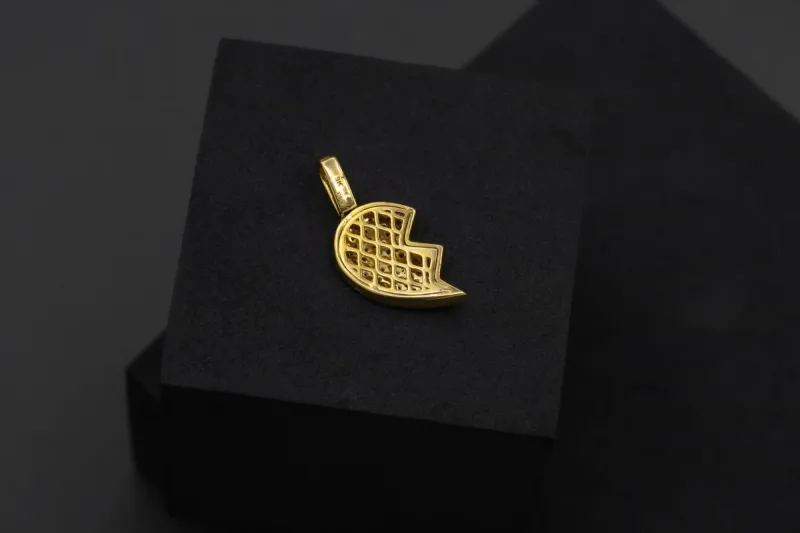 9ct Yellow Gold Half A Heart Diamond Pendant 1.10ct