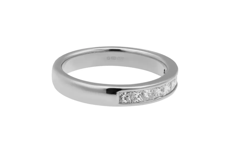 18ct White Gold Wedding Style Band With Princess Cut Diamonds 0.90ct