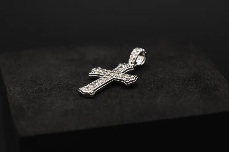 18ct White Gold Pavé Diamond Cross Pendant 0.15ct