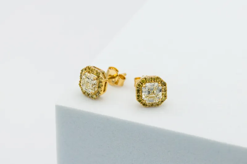 18ct Yellow Gold Diamond Asscher Cut Stud Earrings 2.20ct 3.3g