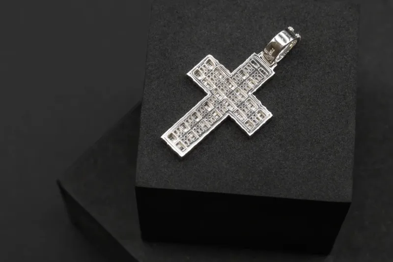 18ct White Gold Pavé Diamond Cross Pendant 1.58ct