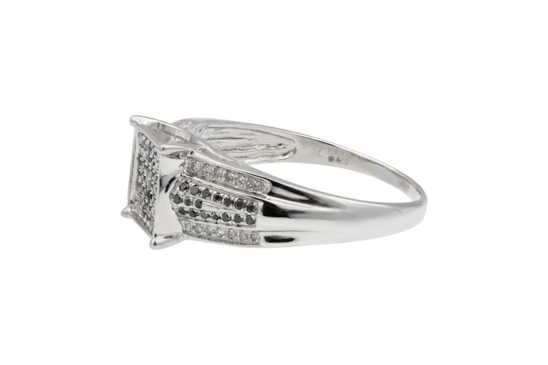 9ct White Gold Black & White Diamond Ring 0.20ct 3.1g
