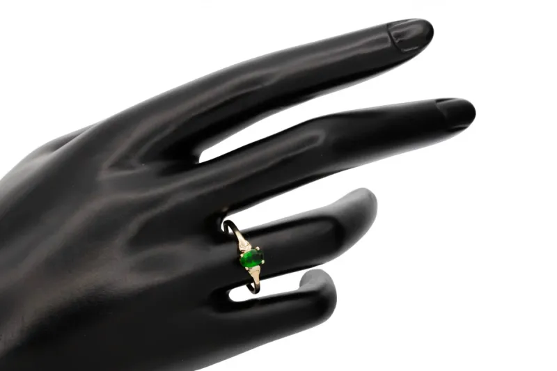 9ct Yellow Gold Green Stone Ring 1g