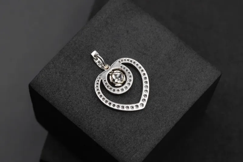 Platinum diamond Heart Pendant 1.00ct 5.9g