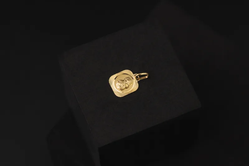 9ct Yellow Gold Mary & Child Mini Pendant 0.90g
