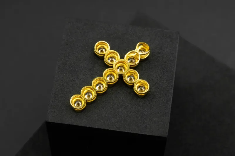 18ct Yellow Gold Diamond Cross 4.60cts