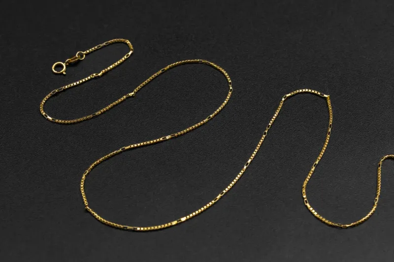 18ct Yellow Gold Fine Chain Necklace 17 Inch