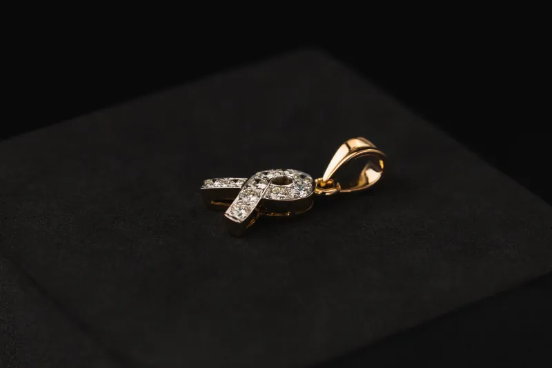 18ct Yellow Gold Diamond Ribbon Pendant 0.27ct