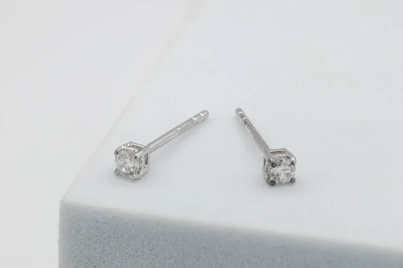 18ct White Gold Diamond Stud Earrings 0.20ct