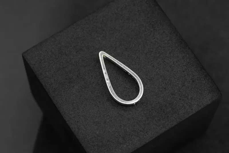 18ct White Gold Diamond Tear Drop Pendant 2g