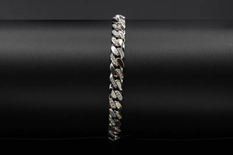 18ct White Gold Diamond Curb Link Bracelet 1.05ct