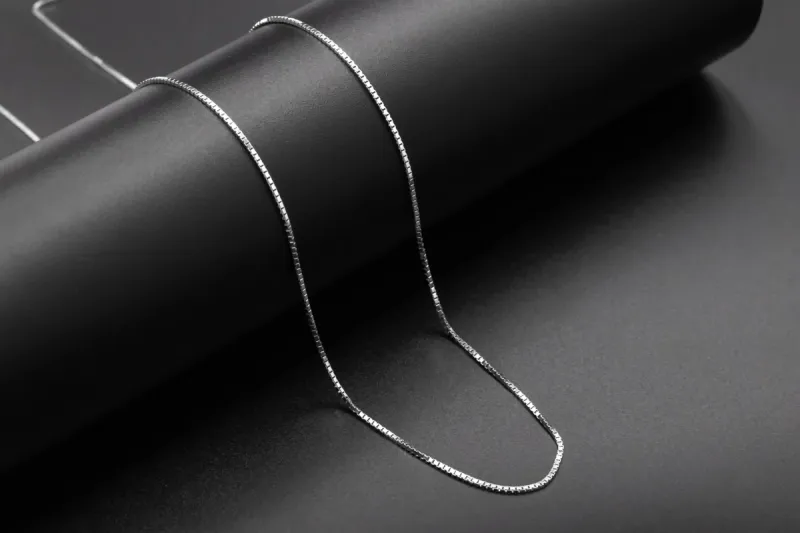 9ct White Gold Box Link Chain 2.7g