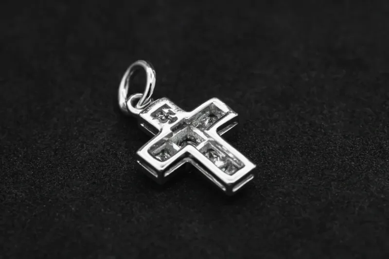 18ct White Gold Princess Cut Diamond Cross Pendant 0.56ct