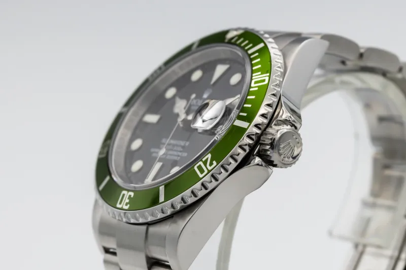 Rolex Submariner 40mm Stainless Steel Oyster 16610LV 2009