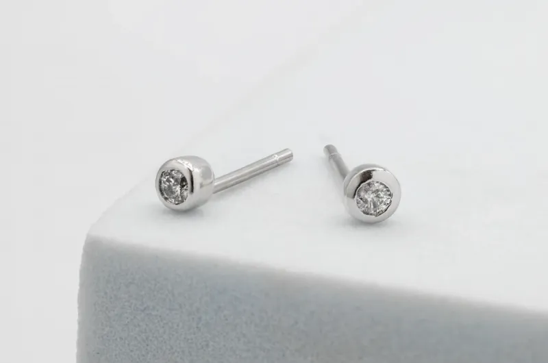 9ct White Gold Diamond Stud Earrings 0.10ct