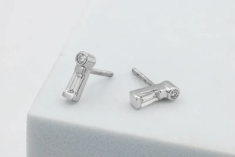 18ct White Gold Baguette & Round Diamond Stud Earrings 0.25ct